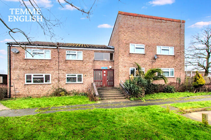 1 Bedroom Flat For Sale In Gaywood, Laindon, Essex, SS15