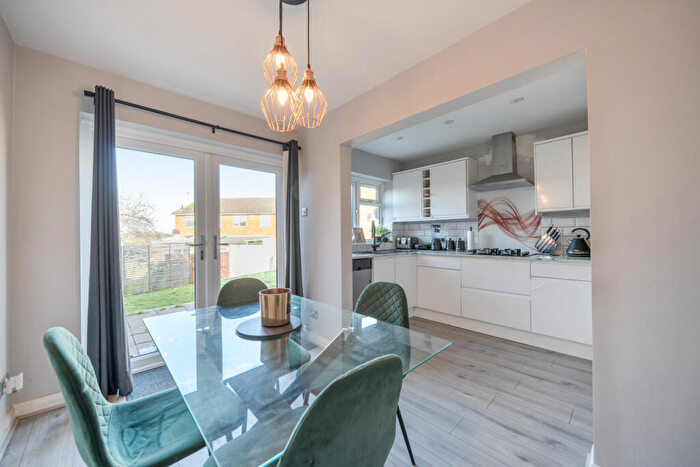 2 Bedroom House For Sale In Freshwater Road, Chatham, Kent, ME5