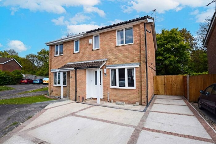 2 Bedroom Semi Detached House For Sale In Pine Way, Folkestone, CT19