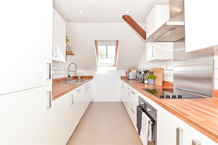 2 Bedroom Flat For Sale In Longley Road, Chichester, West Sussex, PO19
