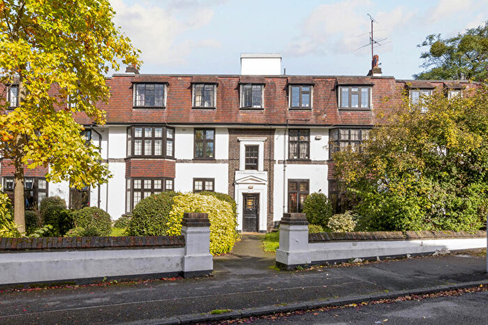 2 Bedroom Apartment To Rent In Surbiton Crescent, Kingston Upon Thames, KT1