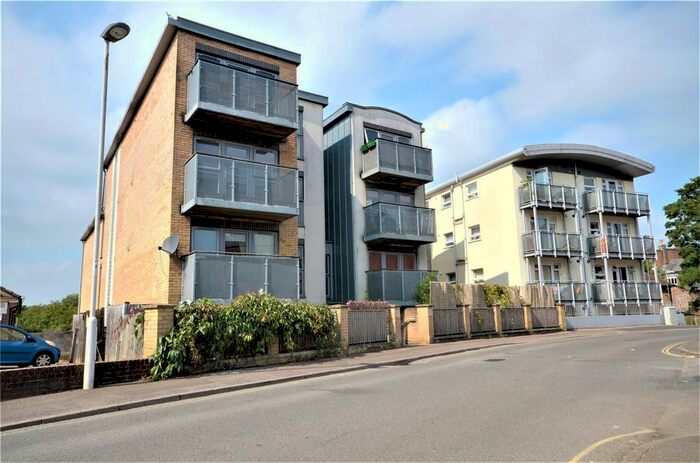 2 Bedroom Flat To Rent In Queens Road, East Grinstead, West Sussex, RH19