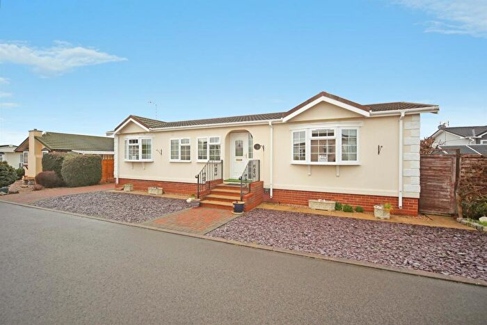 2 Bedroom Park Home For Sale In Sunset Drive, Dodwell, Stratford-Upon-Avon, CV37