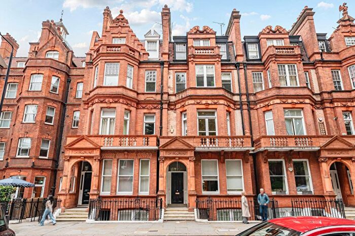 3 Bedroom Flat To Rent In Lower Sloane Street, Chelsea, London, SW1W