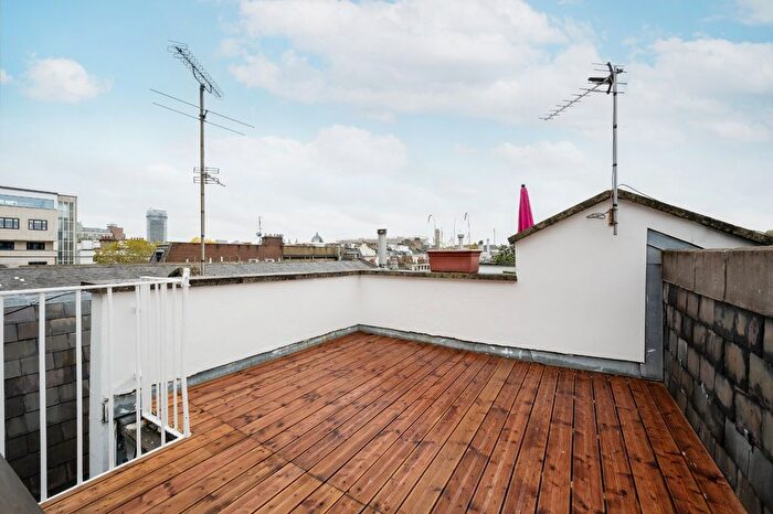 2 Bedroom Flat For Sale In De Vere Mews, Kensington, London, W8