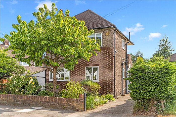 2 Bedroom Maisonette For Sale In Beauchamp Road, Twickenham, TW1