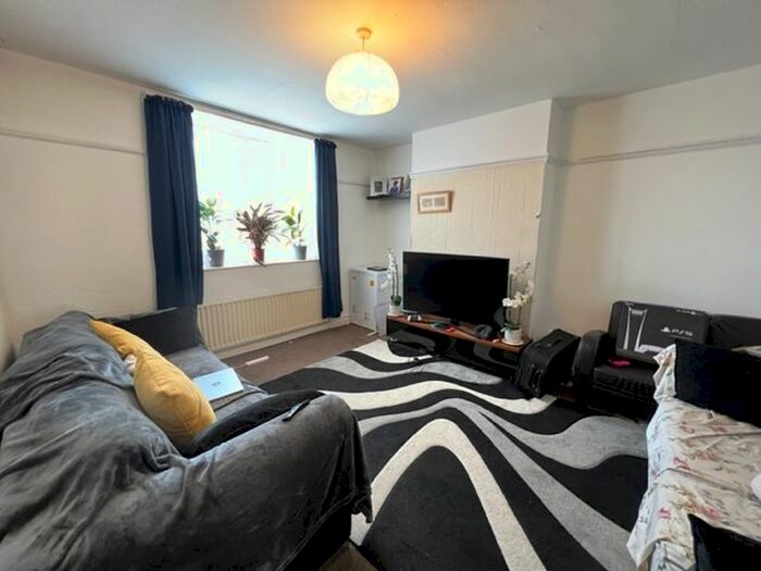 2 Bedroom Flat To Rent In Well Street, London, E9