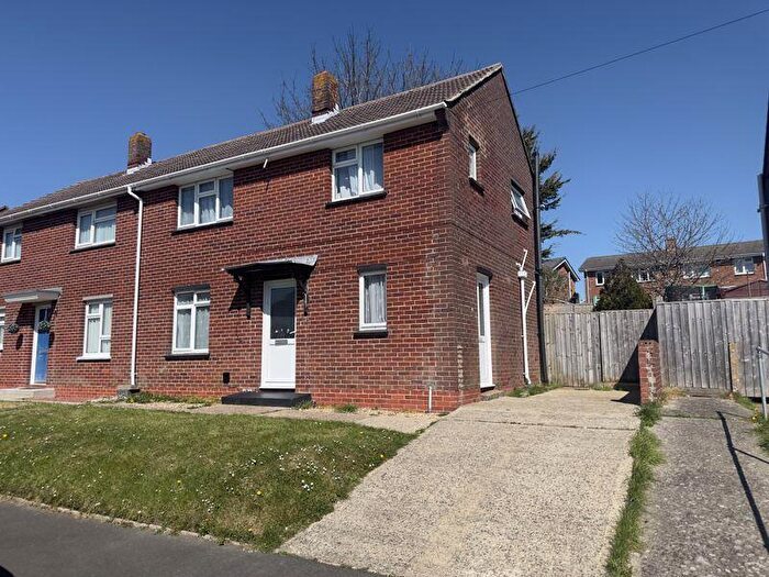 3 Bedroom House For Sale In Manor Crescent, Newport, PO30