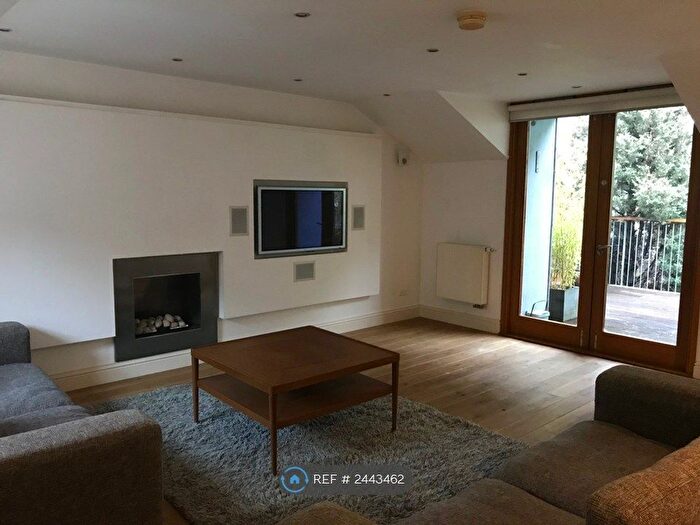 2 Bedroom Terraced House To Rent In Woodside Terrace Lane, Glasgow, G3