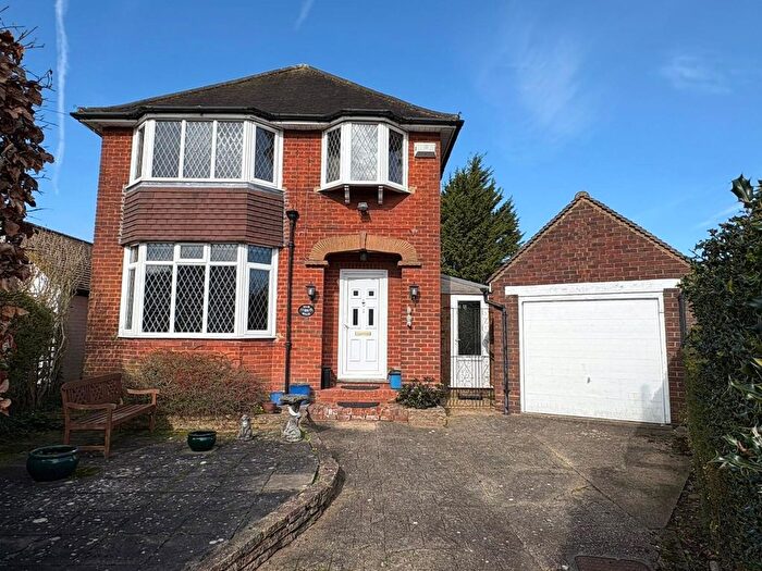 3 Bedroom Detached House For Sale In Elm Walk, Radlett, Hertfordshire, WD7