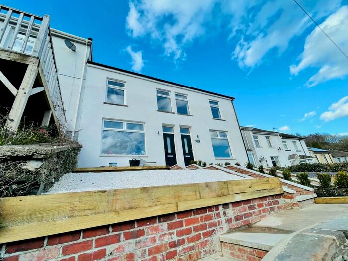 3 Bedroom Terraced House To Rent In Pleasant View, Treharris, CF46