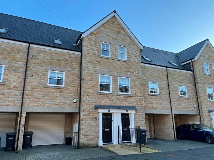 3 Bedroom Town House To Rent In Mornington Terrace, Harrogate, HG1
