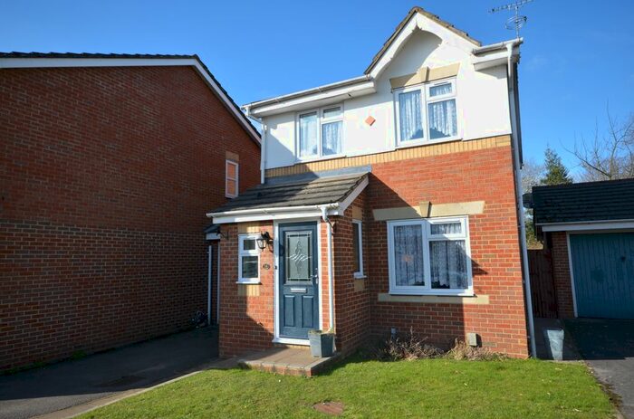 4 Bedroom Link Detached House To Rent In Phillips Close, Tongham, Farnham, Surrey, GU10