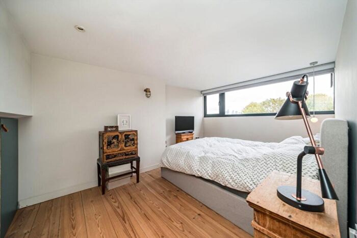 3 Bedroom House For Sale In Tyneham Road, Shaftesbury Estate, SW11
