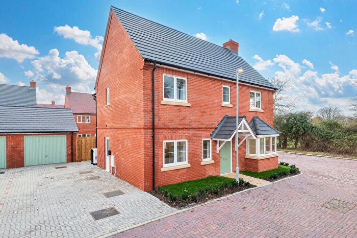 4 Bedroom Detached House For Sale In Hayle Field, Thurleigh, MK44