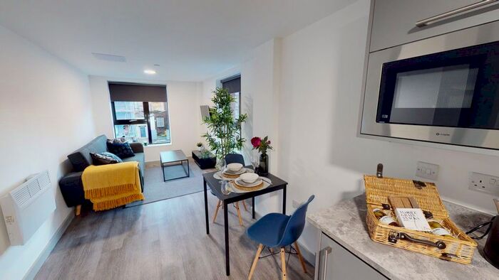 1 Bedroom Flat To Rent In Roscoe Street, L1