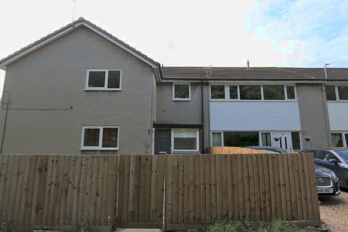 3 Bedroom Maisonette To Rent In Merlin Road Irlam Manchester, M44