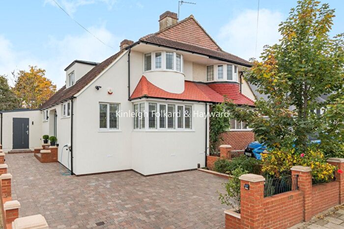 4 Bedroom Semi-detached House For Sale In Treewall Gardens, Kent, BR1