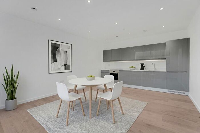 2 Bedroom Flat To Rent In **Limited Offer: £. Rent Contribution - Sunrise Parkway, Milton Keynes, MK14