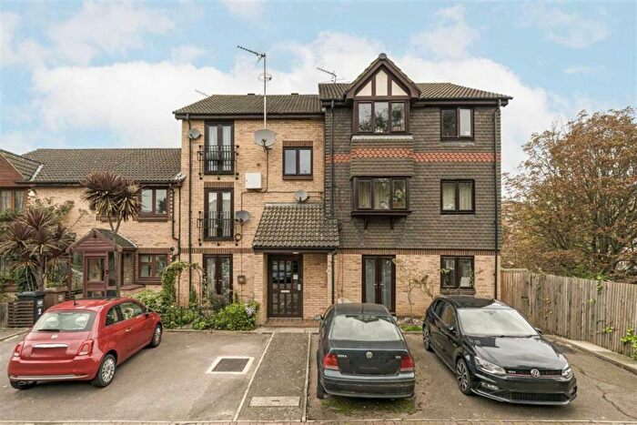 1 Bedroom Flat For Sale In Woodrush Close, New Cross, SE14