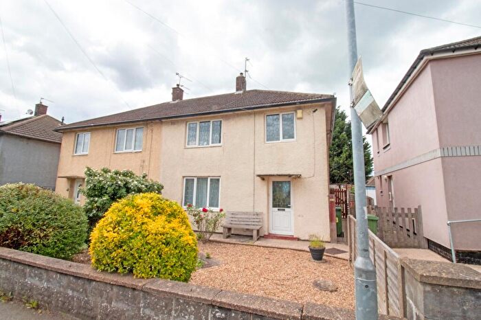 3 Bedroom Semi-Detached House For Sale In Manor Farm Road, Scunthorpe, DN17