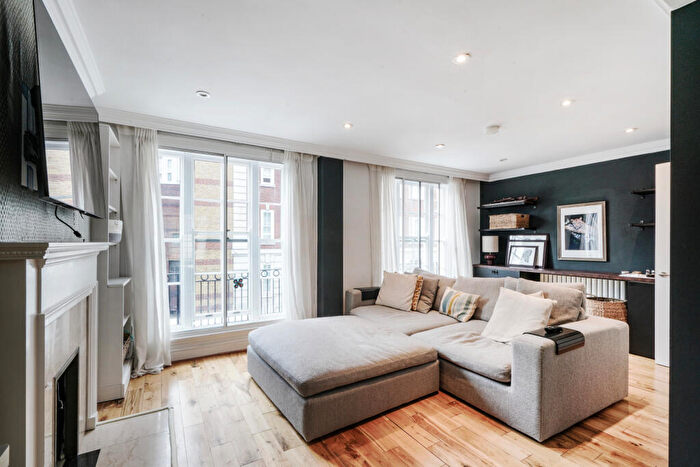 3 Bedroom Flat To Rent In Cornwall Terrace Mews, Marylebone, NW1
