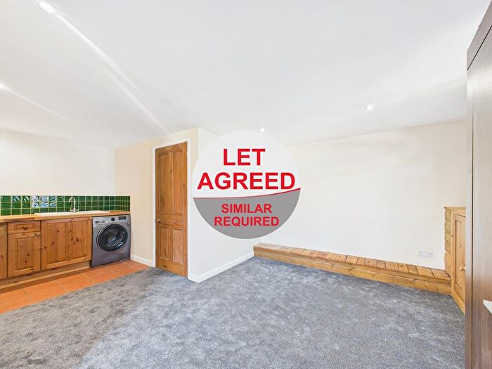 Studio To Rent In Abbey Road, Torquay, TQ2