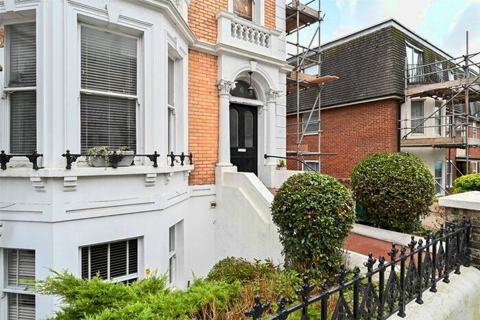 2 Bedroom Flat To Rent In Denmark Villas, Hove, BN3