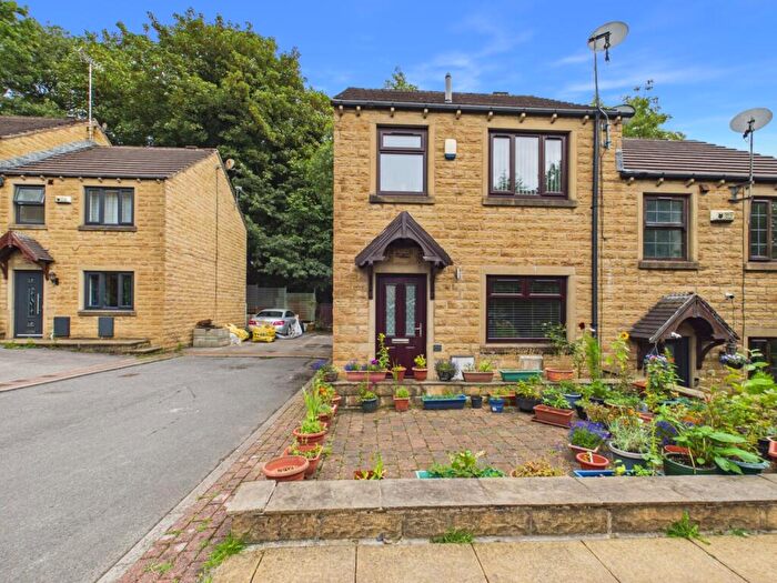 3 Bedroom Semi Detached House For Sale In Grove Nook, Longwood, Huddersfield, HD3