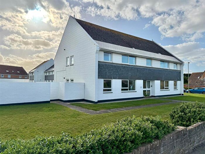 2 Bedroom Apartment For Sale In Manderley, Sea Road, Milford On Sea, Lymington, SO41