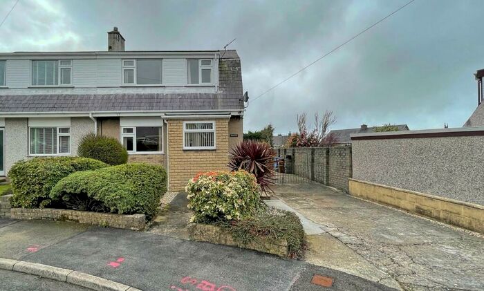 3 Bedroom Semi-Detached House For Sale In Y Grugan, Groeslon, Caernarfon, Gwynedd, LL54
