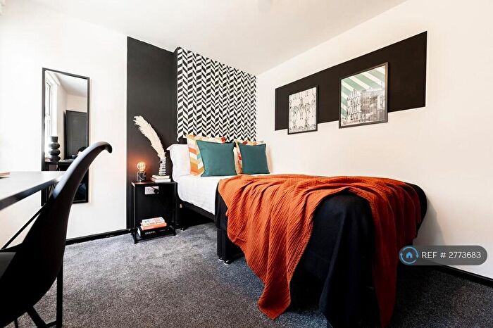 6 Bedroom Semi Detached House To Rent In Headingley Avenue, Leeds, LS6