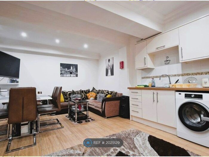3 Bedroom Flat To Rent In Upton Heights, London, E7