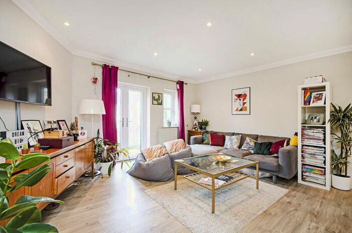 3 Bedroom Property To Rent In Chester Crescent, Dalston, London, E8