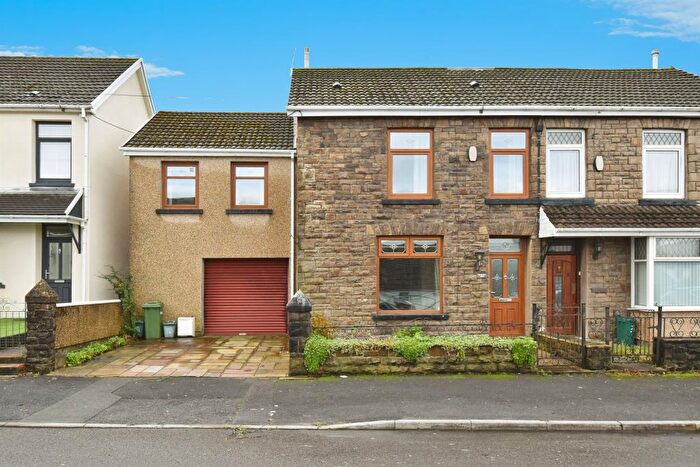 4 Bedroom Semi-Detached House For Sale In Brecon Road, Hirwaun, Aberdare, CF44
