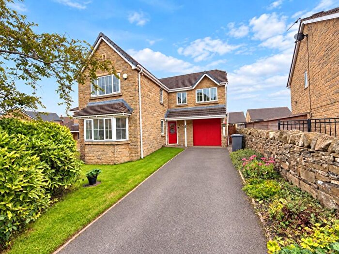 4 Bedroom Detached House For Sale In Oakhall Park, Thornton, Bradford, BD13