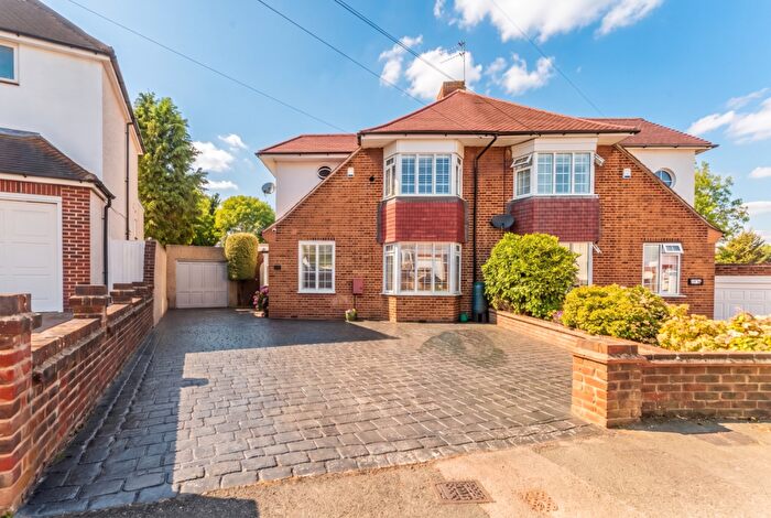 4 Bedroom Semi Detached House For Sale In North Close, Bexleyheath, DA6
