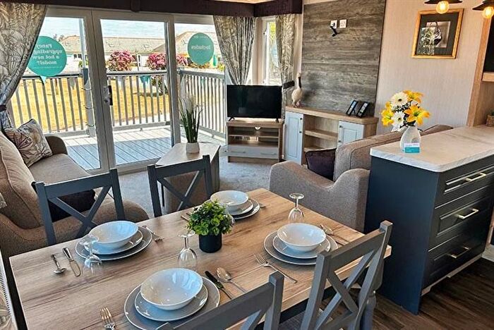 3 Bedroom Mobile/park Home For Sale In Hillway Road, Bembridge, PO35