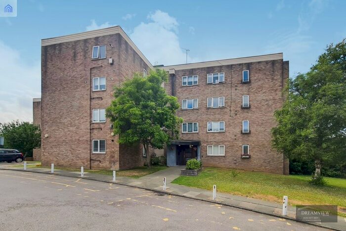 2 Bedroom Flat To Rent In Colroy Court, Bridge Lane, London, NW11