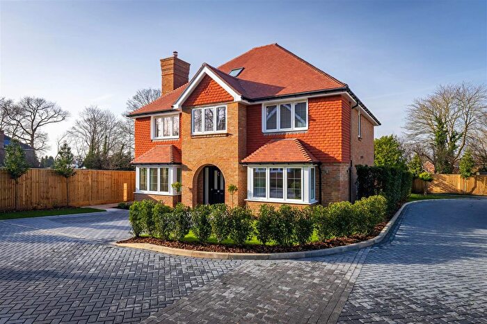 5 Bedroom Detached House For Sale In Horseshoe Lane West, Guildford, GU1