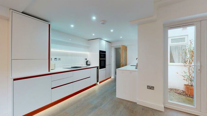 3 Bedroom Flat To Rent In Malpas Road, London, SE4