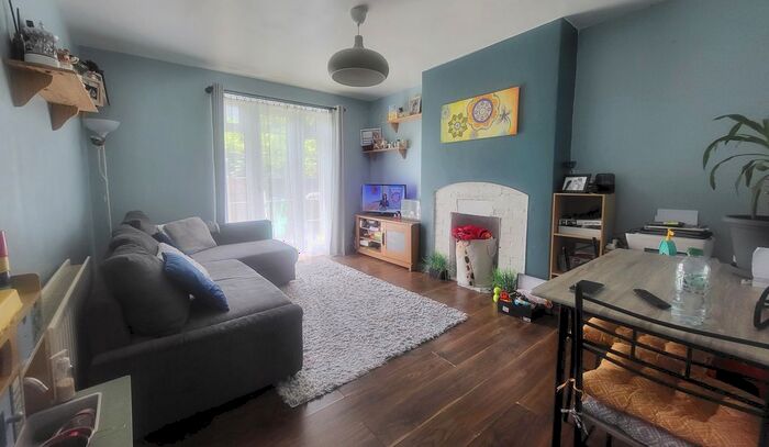 1 Bedroom Flat To Rent In Borrodaile Road, London, SW18