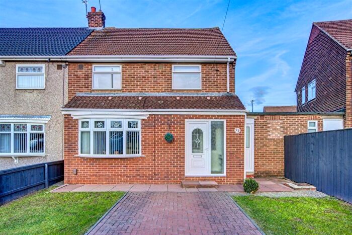 3 Bedroom Semi-Detached House For Sale In Rawdon Road, Red House, Sunderland, SR5