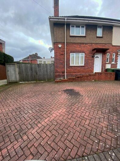 3 Bedroom End Of Terrace House To Rent In Limes Road, Dudley, DY1