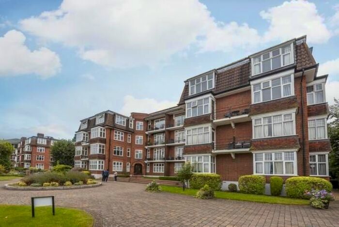 2 Bedroom Flat To Rent In Portsmouth Road, Surbiton, KT6