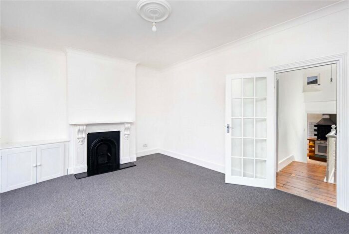 2 Bedroom Flat For Sale In Roding Road, Homerton, London, E5