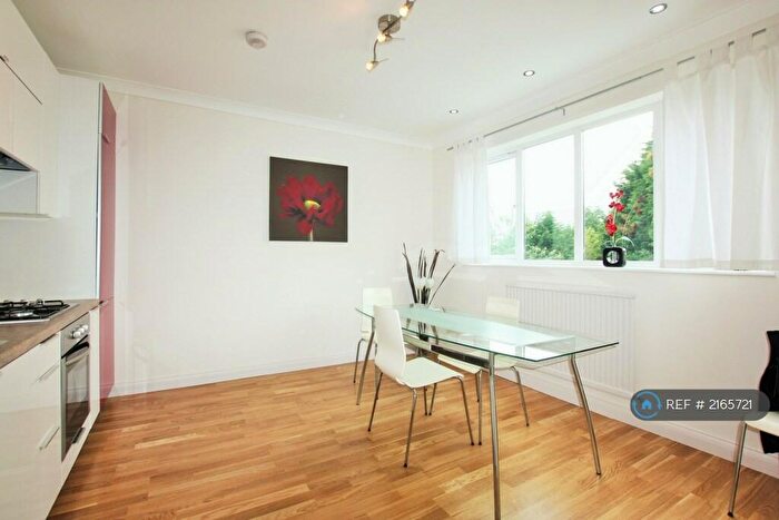 3 Bedroom Flat To Rent In Hendon, London, NW4