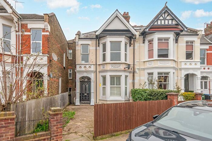 3 Bedroom Flat For Sale In Springwell Avenue, Willesden, London, NW10