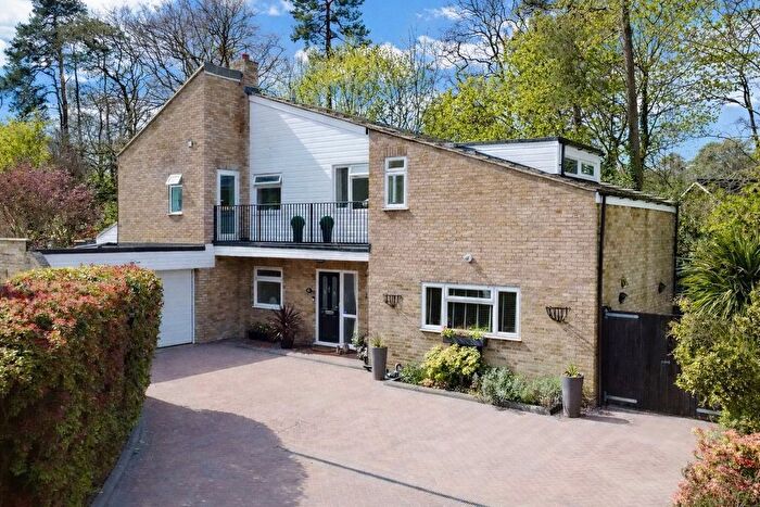5 Bedroom Detached House For Sale In Yockley Close, Camberley, GU15