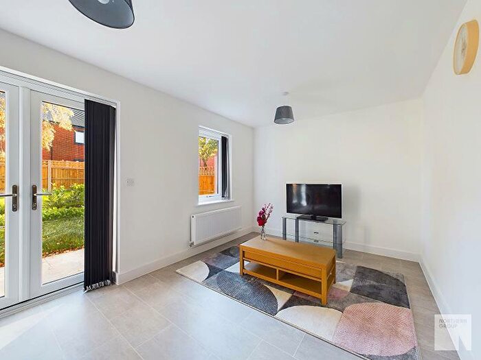 3 Bedroom Semi-Detached House To Rent In Sandal Street :: Platting Village, M40